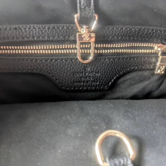 Luxurious Black Leather Tote with Embossed Pattern - Picture 7 of 8